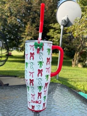 40oz Swig Christmas Bows